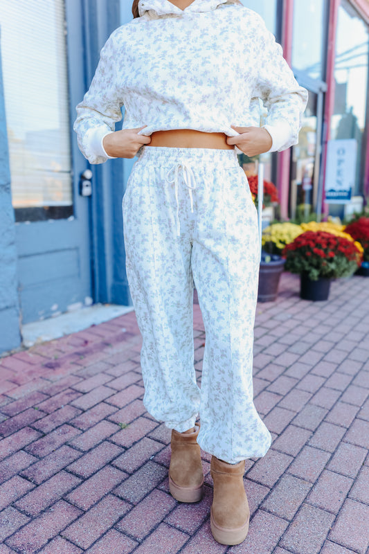 Model wearing blue floral joggers.