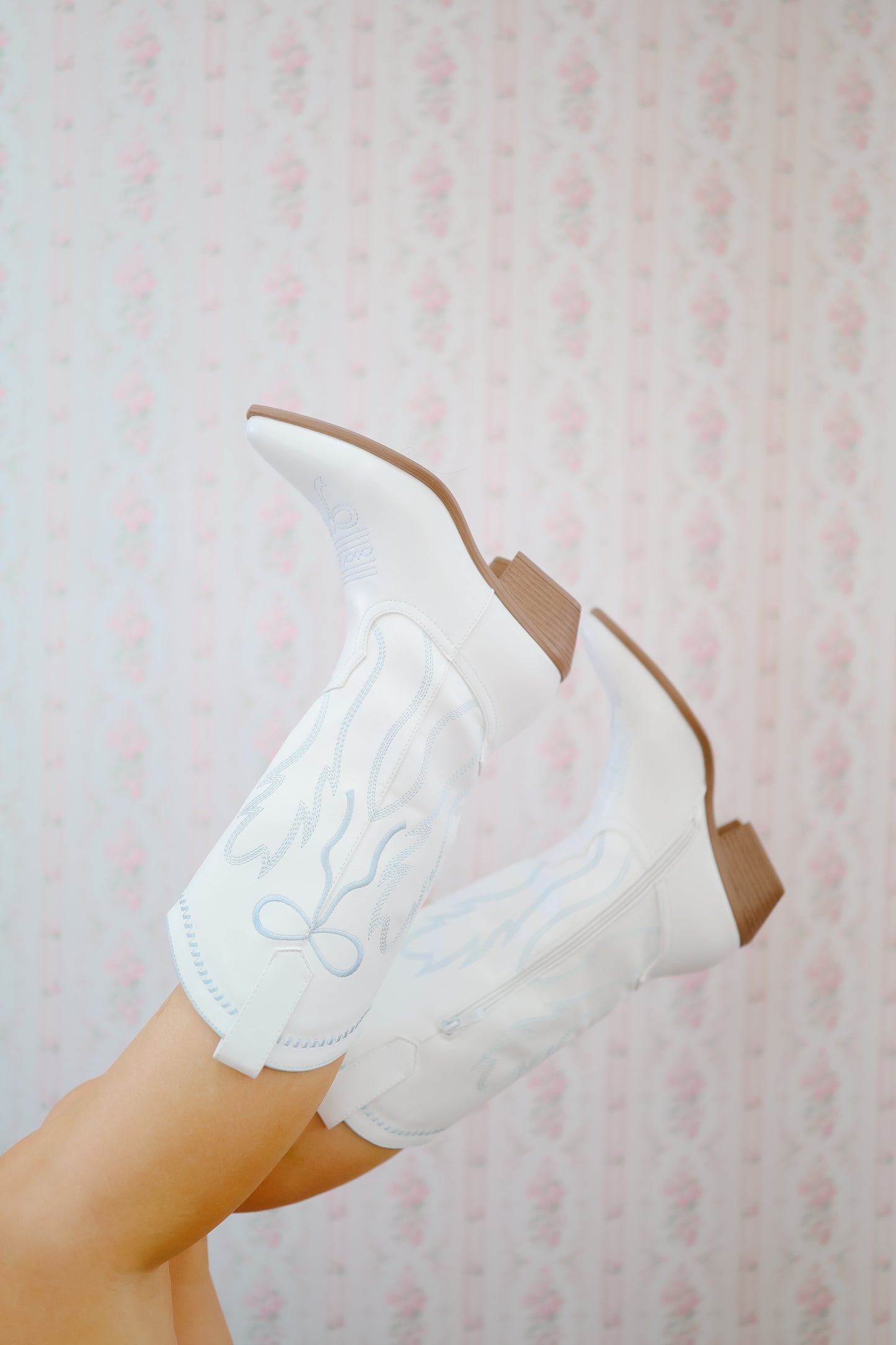 Mae Stitched Bow Cowboy Boots - White/Blue