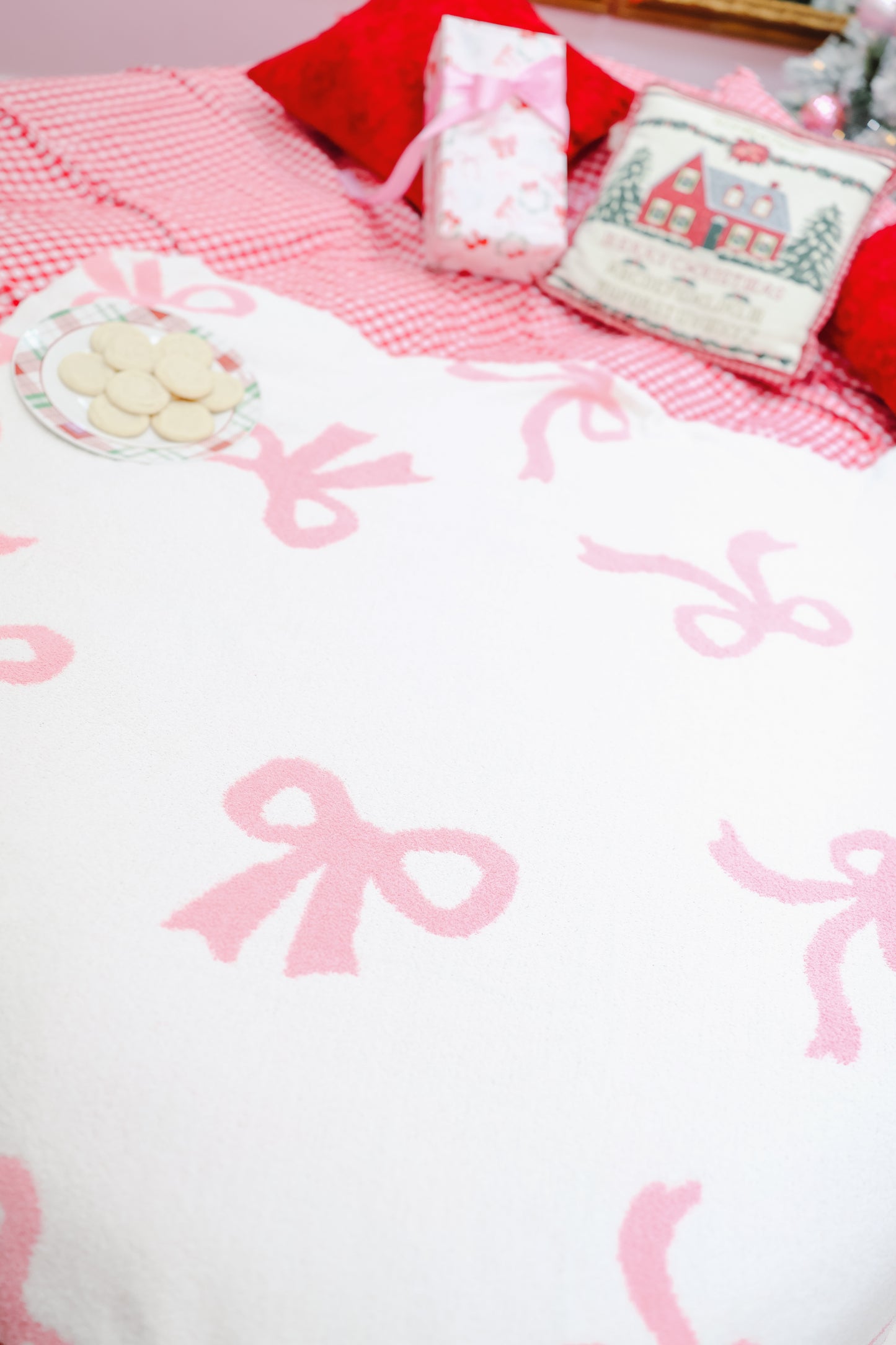 Bow Print Cozy Sherpa Blanket - Cream/Pink