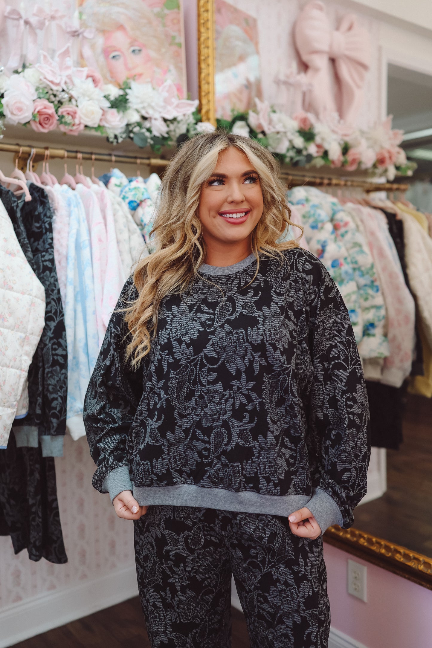 Annie Floral Pullover - Black