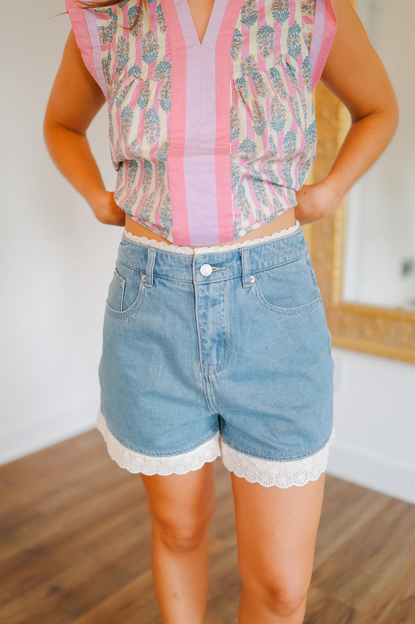 Lola Lace Trim Denim Shorts - Light Wash