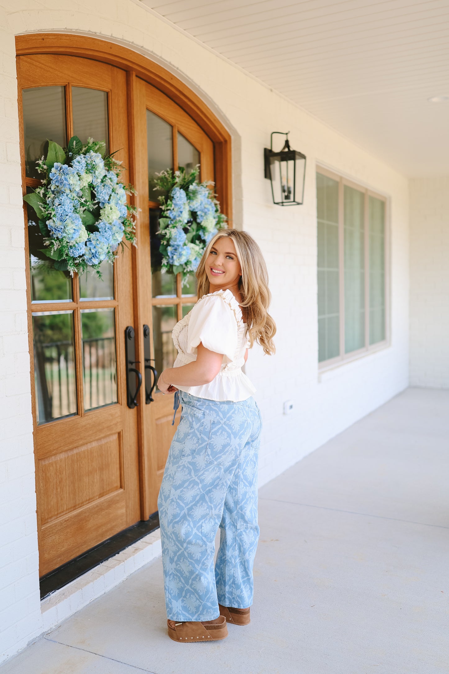 Paulene Coquette Barrel Jeans - Light Wash