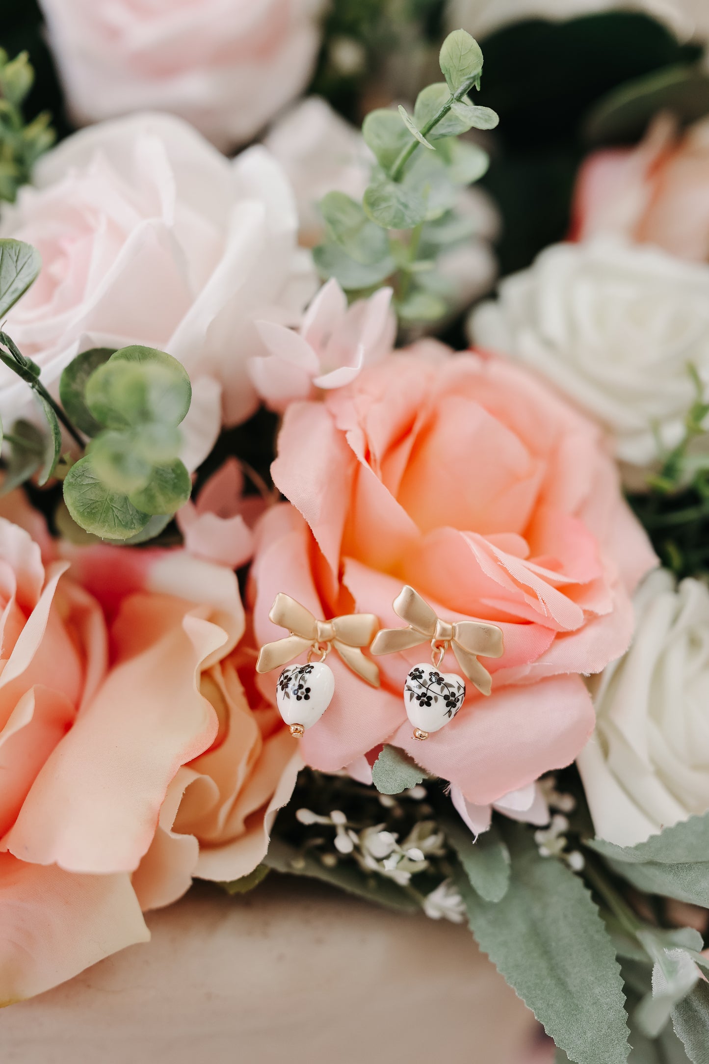 Gineva Vintage Porcelain Bow Huggies - Gold