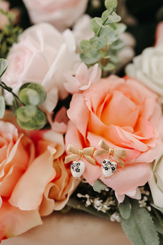 Gineva Vintage Porcelain Bow Huggies - Gold