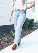 Load image into Gallery viewer, Delaney Cowboy Cut Jeans- Light Wash
