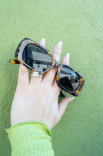 Load image into Gallery viewer, Alix Sunnies- Tortoise Shell
