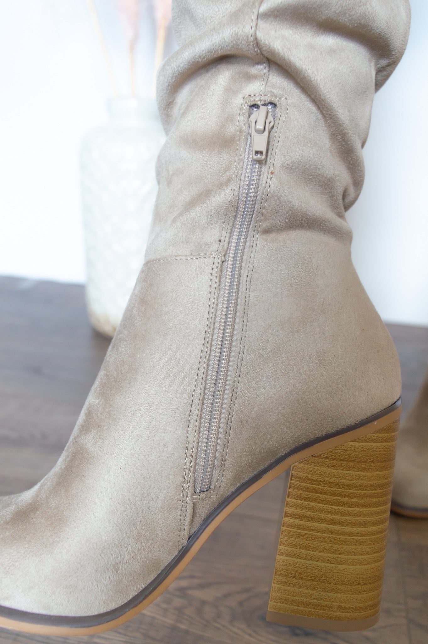 knee high boots tall boots taupe boots taupe suede boots neutral boots summer boots slouchy boots tan boots cream boots relaxed boots Nashville boots Nashville fashion Nashville look